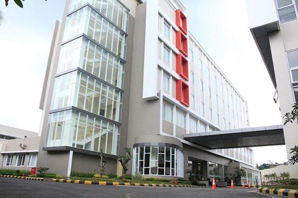 Horison Hotel Sukabumi Exterior photo