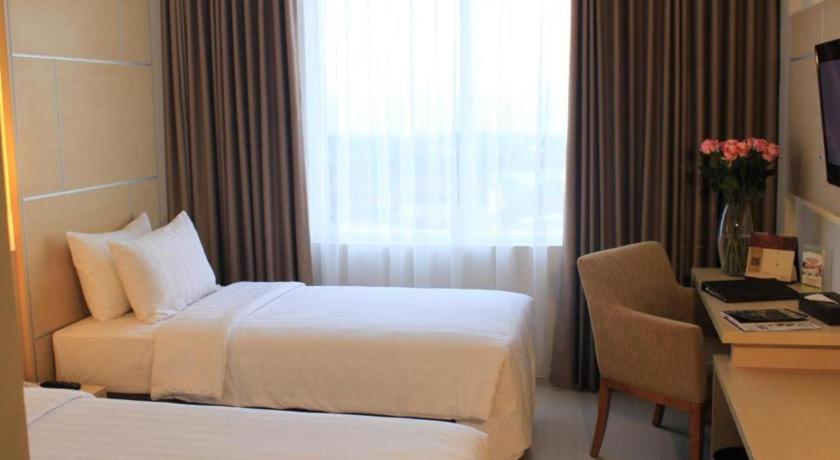 Horison Hotel Sukabumi Exterior photo