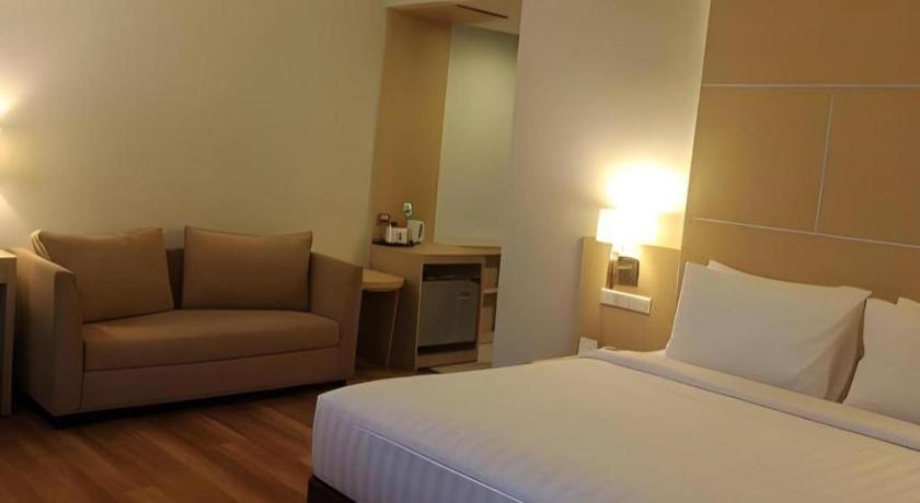 Horison Hotel Sukabumi Exterior photo